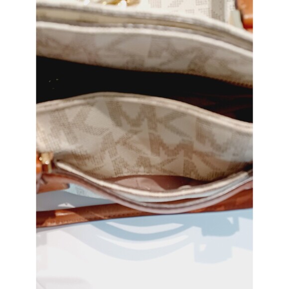 Michael Kors Large Vanlla Hamilton Shoulder Crossbody Bag - Picture 11 of 13